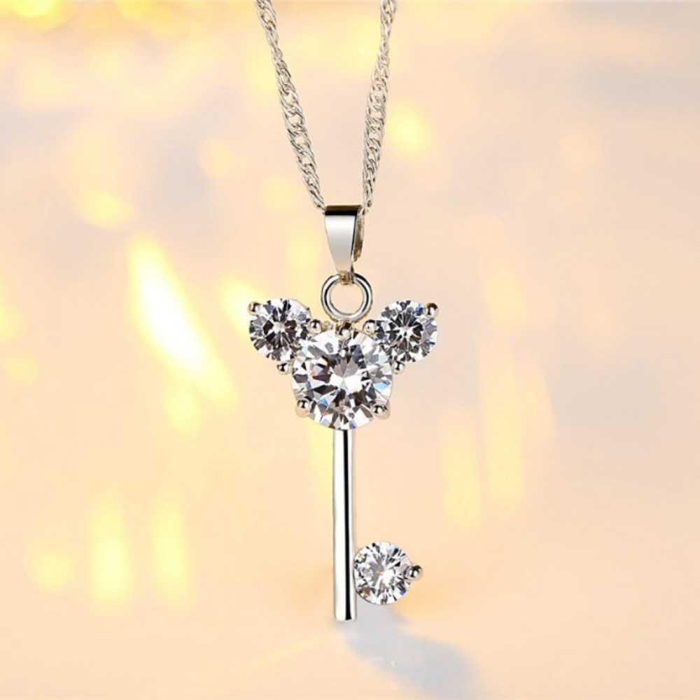 ❤️4 for $20 Sale❤️Platinum Teddybear Key swarovski - Picture 4 of 4